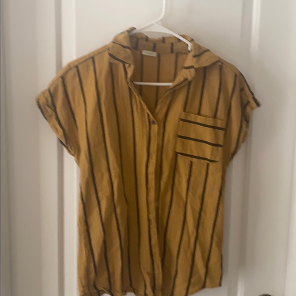 Mustard linen top.